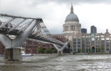 Le pont moderne qui enjambe la Tamise vers Saint Paul